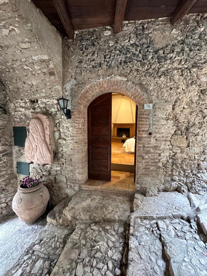 Relais Borgo Lizori Country House Campello sul Clitunno Exterior foto