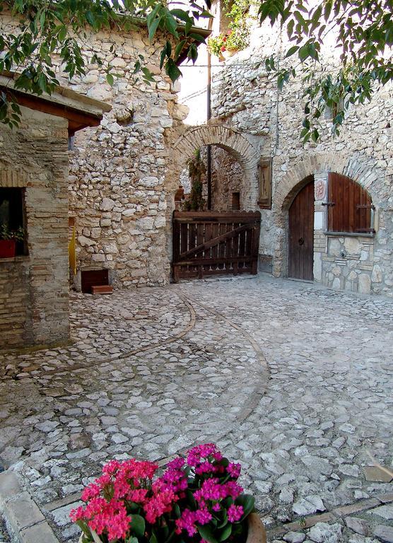 Relais Borgo Lizori Country House Campello sul Clitunno Exterior foto